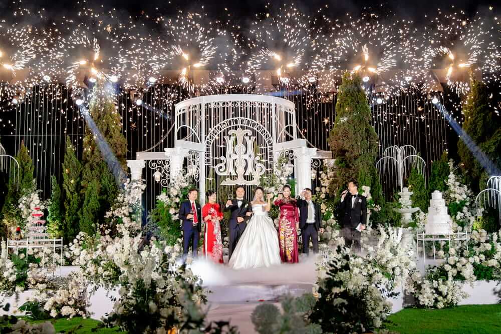 Tiệc ngoài trời 1 tiec-ngoai-troi-long-bien-palace